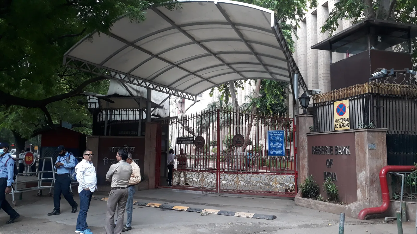 Gated entrance of the Reserve Bank of India office in New Delhi with a covered driveway and security post