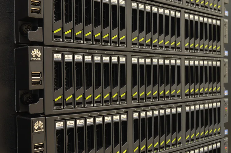 Stacked Huawei rack servers with rows of hot-swappable SAS drive bays